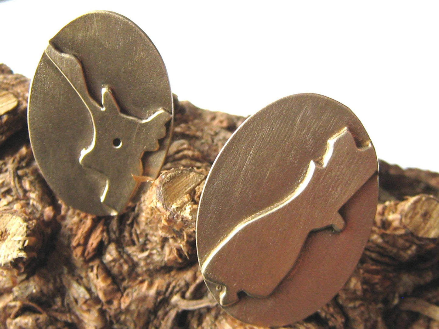 Bronze North and South Island New Zealand Brooch / Pins