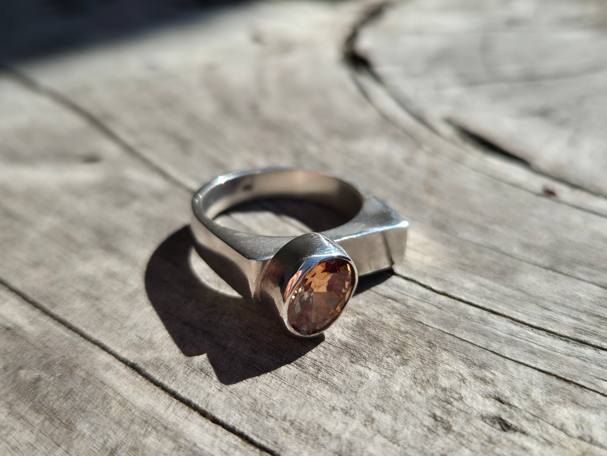 Champagne CZ ring side view showing band width